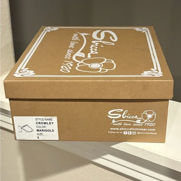 NEW- Sbicca Crowley Womens Sz 9  Marigold  Suede Slip On Mule Sandals Shoes - Picture 10 of 11